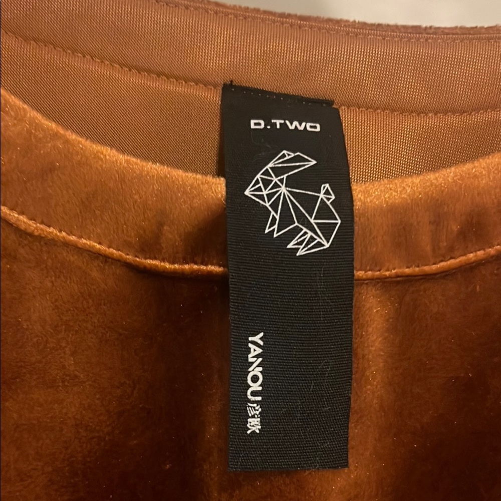 Brown Velvet Short Sleeve Top with Belt - Picture 3 of 6